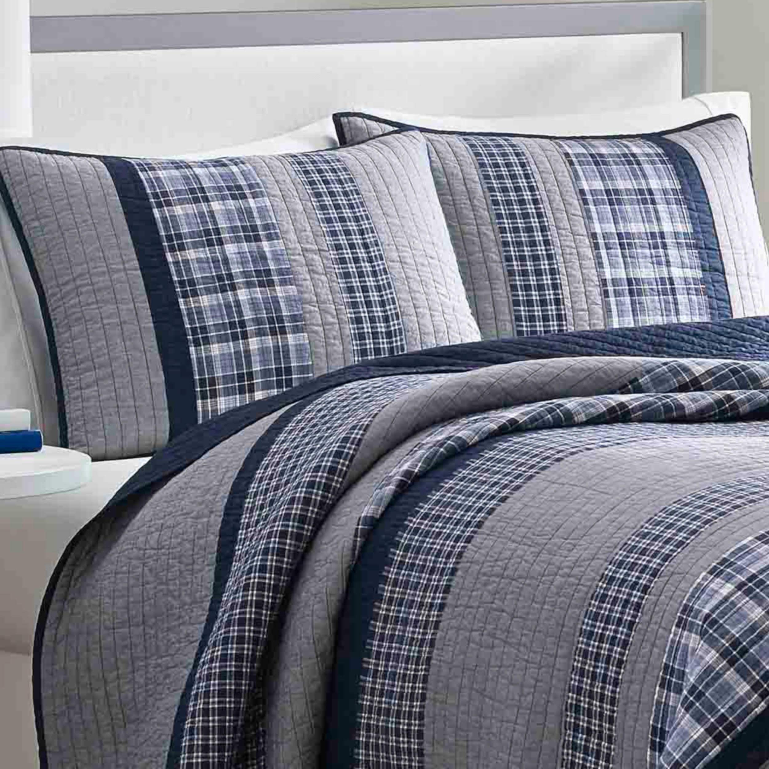 pineapple palace muslin blanket