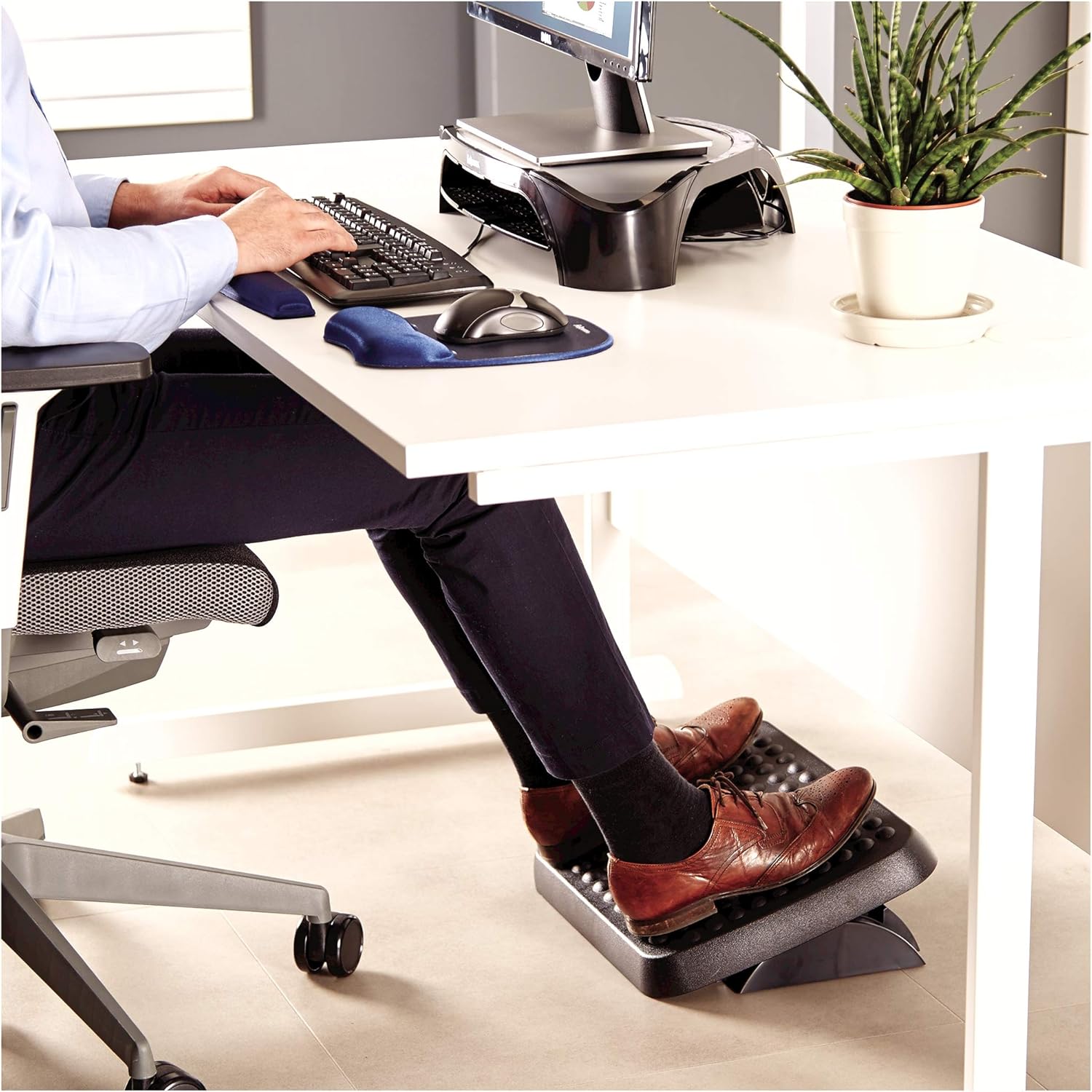 Fellowes 48121 Standard Foot Rest : Footrests : Office Products