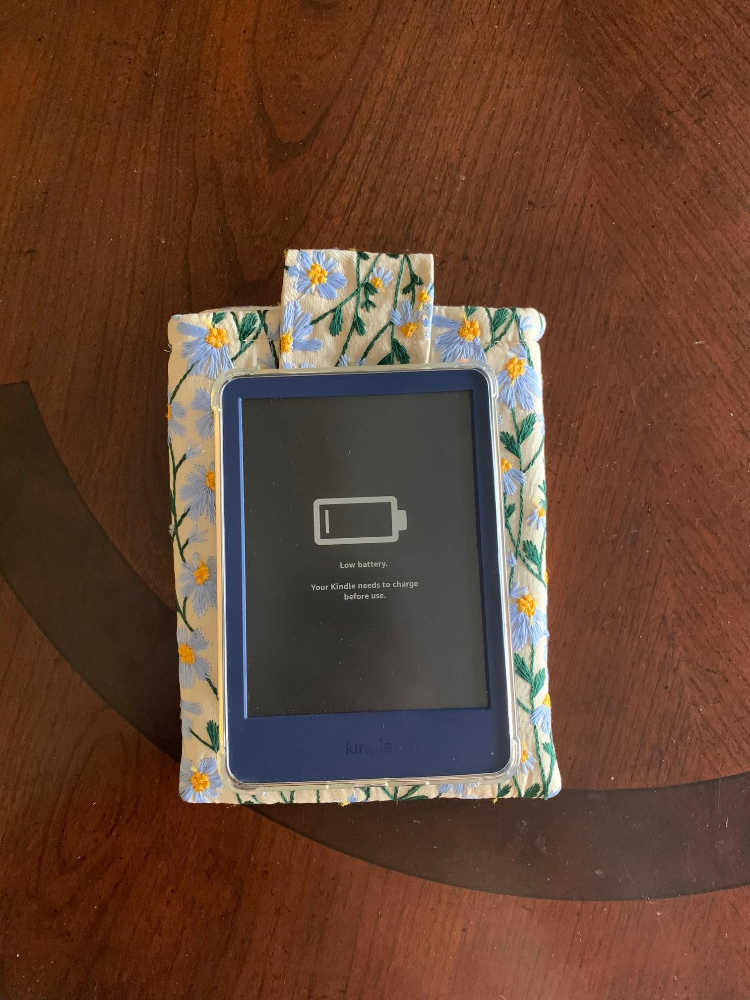 Embroidered Daisy Padded Kindle Paperwhite Sleeve with Metal Snap Closure (Blue Beige)