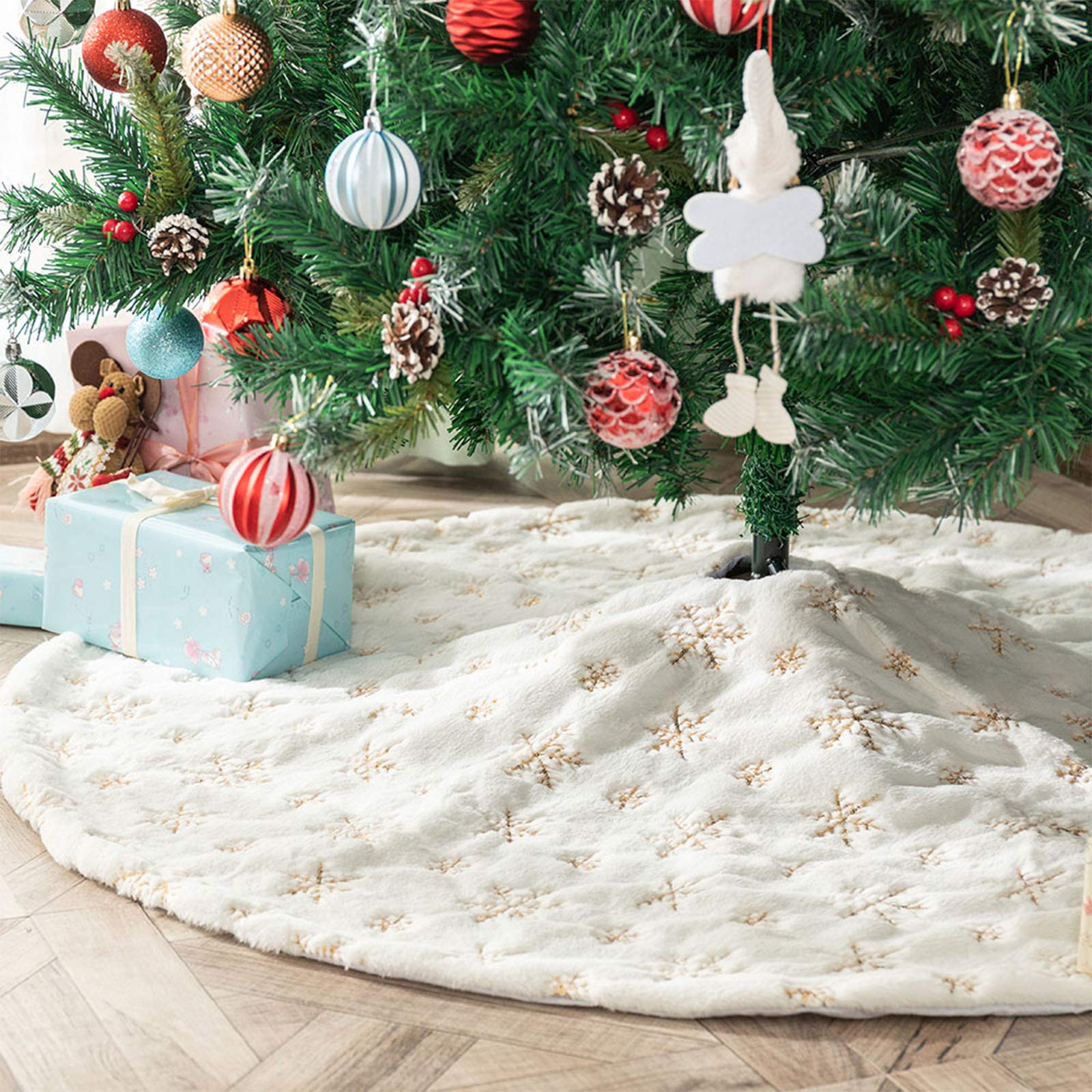 Deggodech Faux Fur Christmas Tree Skirt with Gold Snowflake 122cm White Plush Embroidery Snow Xmas Tree Skirt Mat for Merry Christmas New Year Holiday Party Decoration (Gold, 48inches)