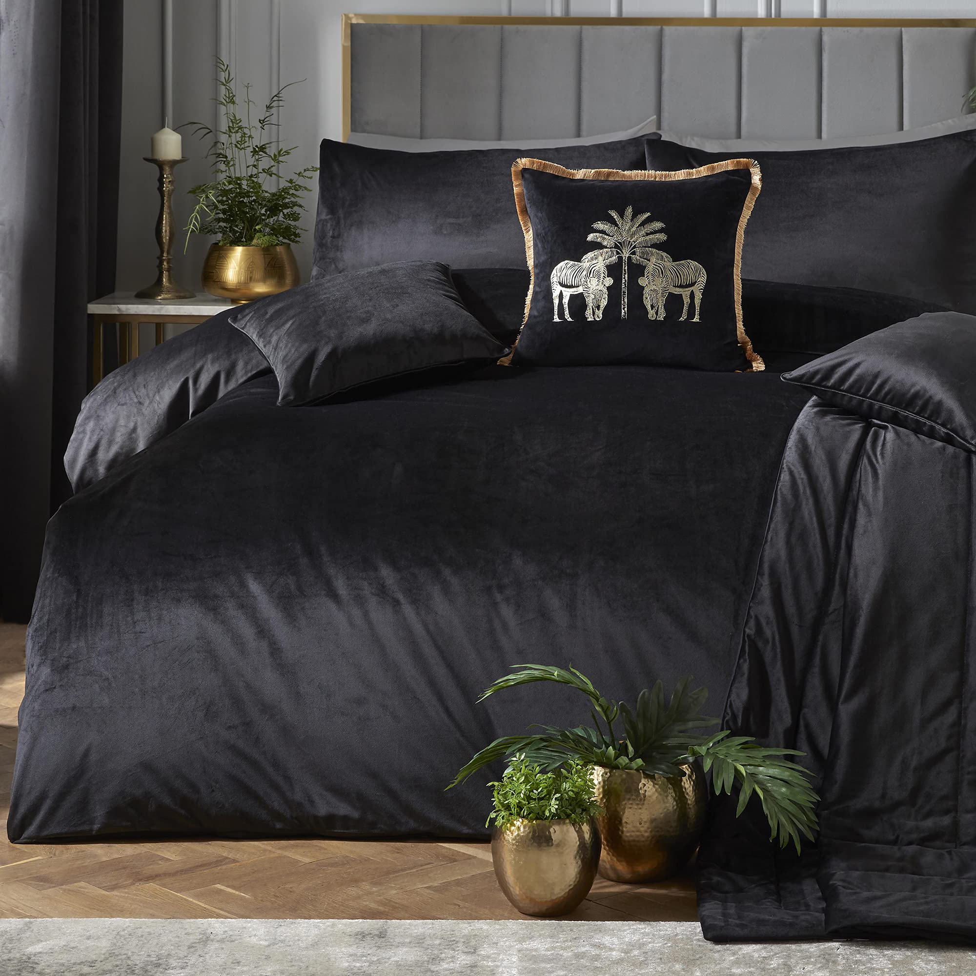 Laurence Llewelyn-Bowen Black Velvet Duvet Cover Set – King Size (230 x 220cm) – Soft Touch Designer Bedding – Includes 2 Pillowcases – Luxury Jacquard Quilt Cover – Elegant Black Bedroom Set