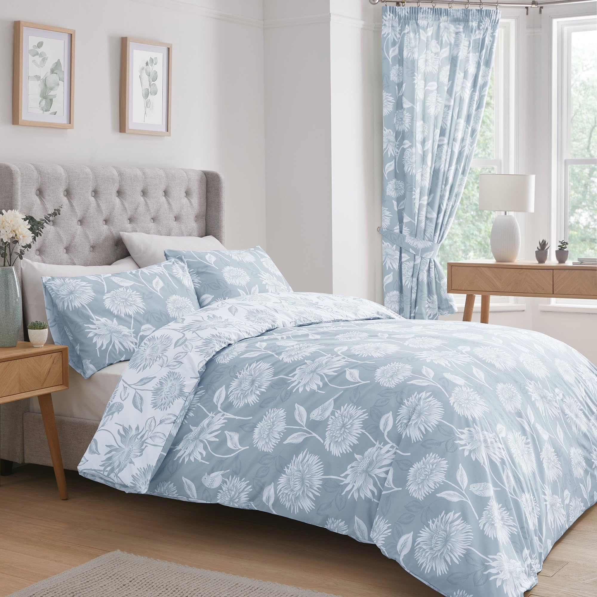 Dreams & Drapes Blue Chrysanthemum Duvet Cover Set – King Size Bedding – Reversible Floral Design in 2 Colours – Easy Care & Washable – Light Blue Flower Quilt Cover – Soft Microfibre