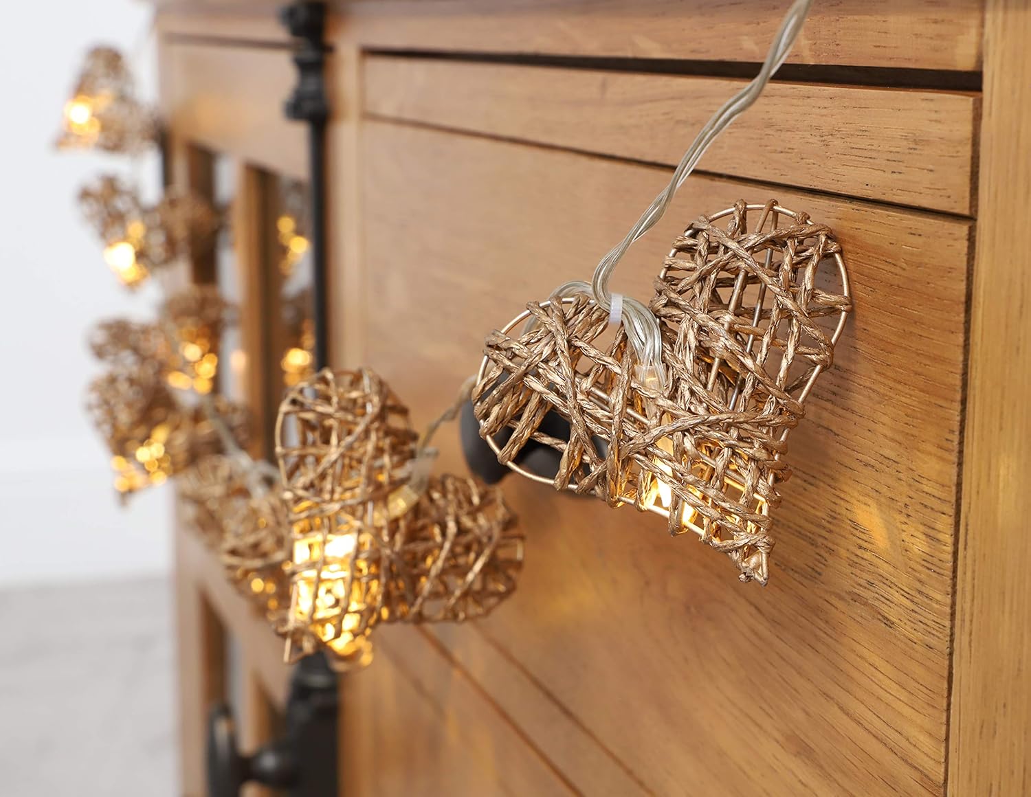 Christmas Concepts® 10 Gold Rattan Heart Lights with Warm White LED Lights - 1.5m (5ft) Length - Battery Operated