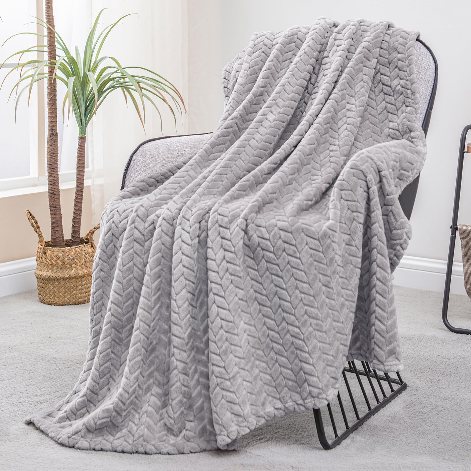 Exclusivo Mezcla Fleece Throw Blanket for Sofa and Bed, 127x178 CM Soft Cozy Jacquard Flannel Blankets, Lightweight Fuzzy Plush Warm Throws for All Seasons, Light Grey