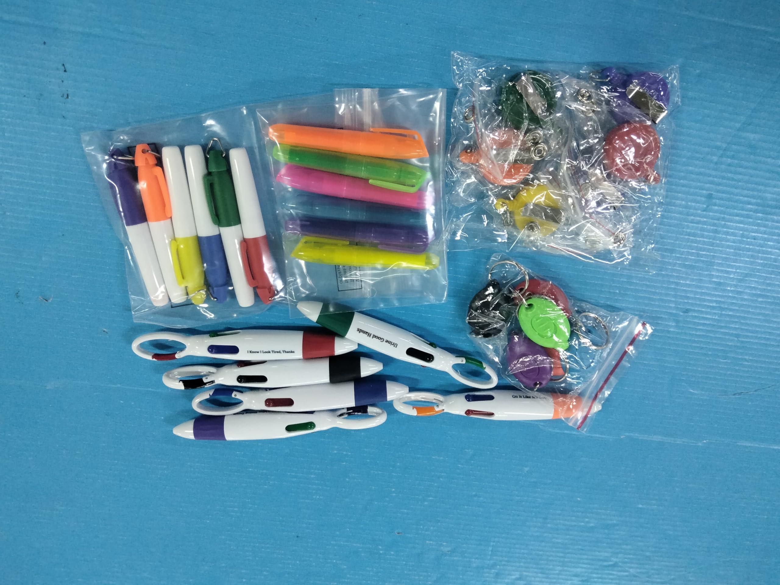 Photo 1 of 30 Pcs Retractable Shuttle Pen Clip with Mini Highlighter Nurse Badge Pen Neon Marker LED Keychain Ring Clip for Nurse Gift(Stylish,Mix Color)