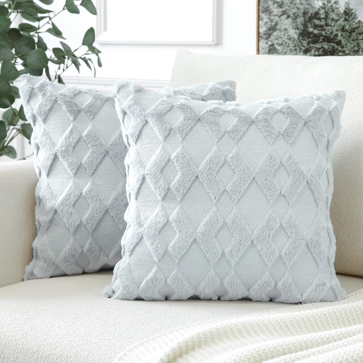 Sungeek Pack of 2 Decorative Cushion Covers Soft Plush Short Wool Velvet Pillow Cases Luxury Style X Shape Throw Pillow Covers for Sofa Bedroom Living Room (50 x 50cm, Light Grey)