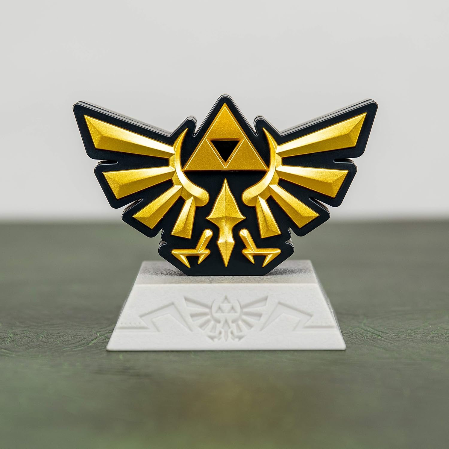 Zelda Hyrule Crest Icon Light - Officially Licensed Nintendo Merchandise, Red, Pequeño - Image 4