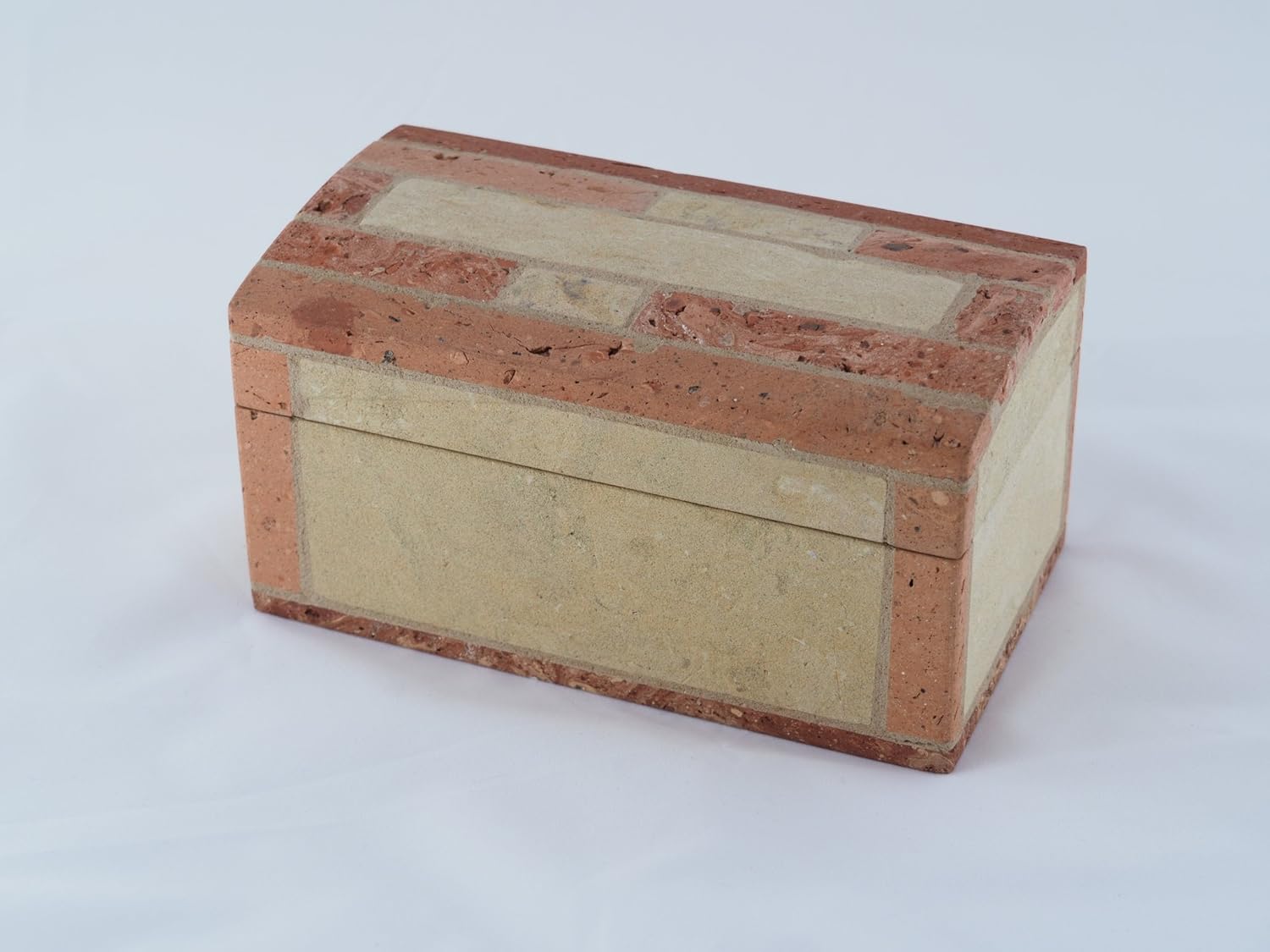 Caja en forma de cofre Piratas de madera decorada con terracota y toba