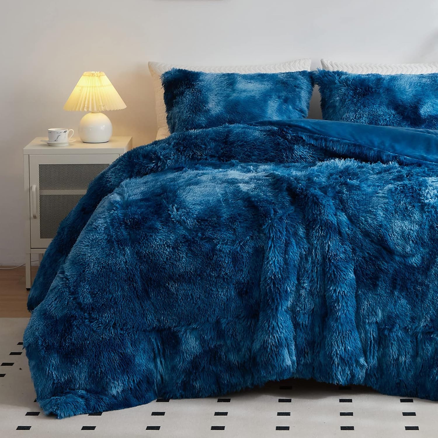 Wajade Faux Fur Plush White Comforter Set Fluffy Fuzzy Shaggy Bedding Set - 3PC Full/Queen Microfiber Soft Warm Quilt Set (Tie Dye Blue White, King) Image