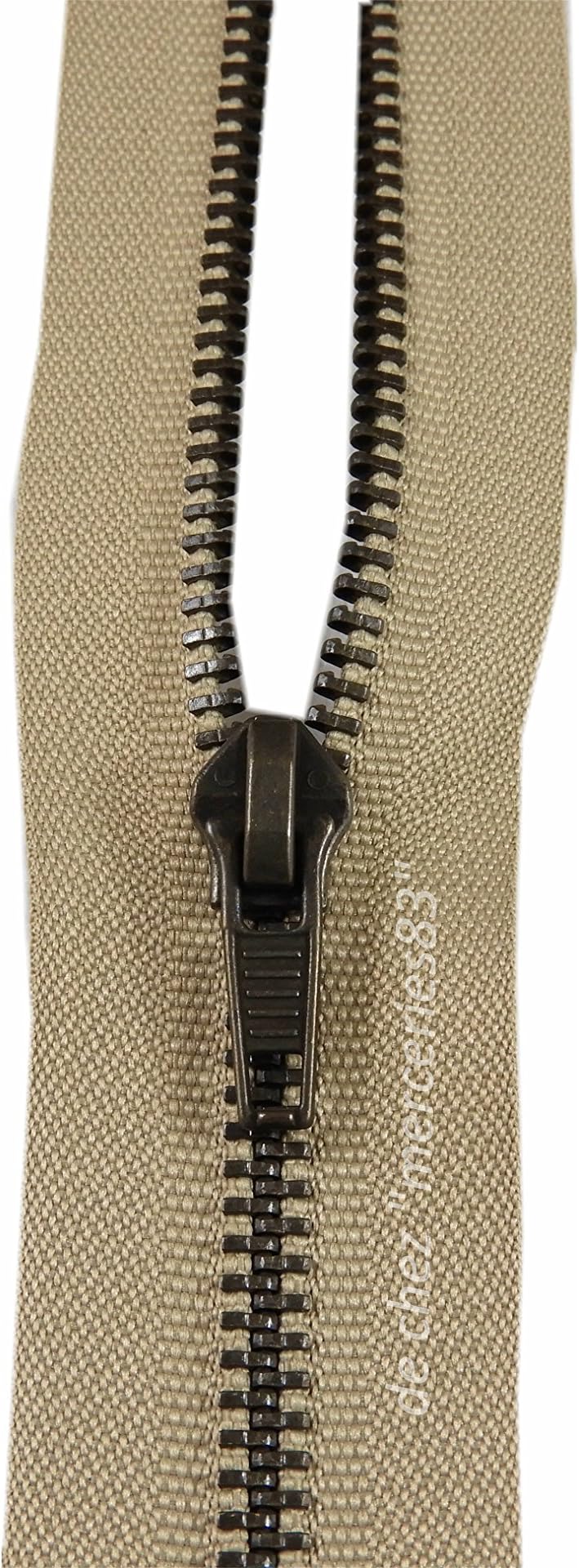 Zip 55 cm Beige – 5 mm Brass – A Runner Metal Mesh Zipper can be opened Divisible Beige – Mesh Metal 55 cm Width 3 cm.