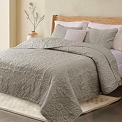 Whale Flotilla 3 Piece King Size Quilt Set, Soft