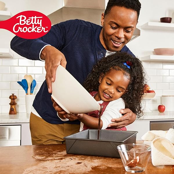 BETTY CROCKER OREO CHOCOLATE CAKE MIX, CHOCOLATE CAKE BAKING MIX WITH OREO COOKIE PIECES, 9.3 OZ