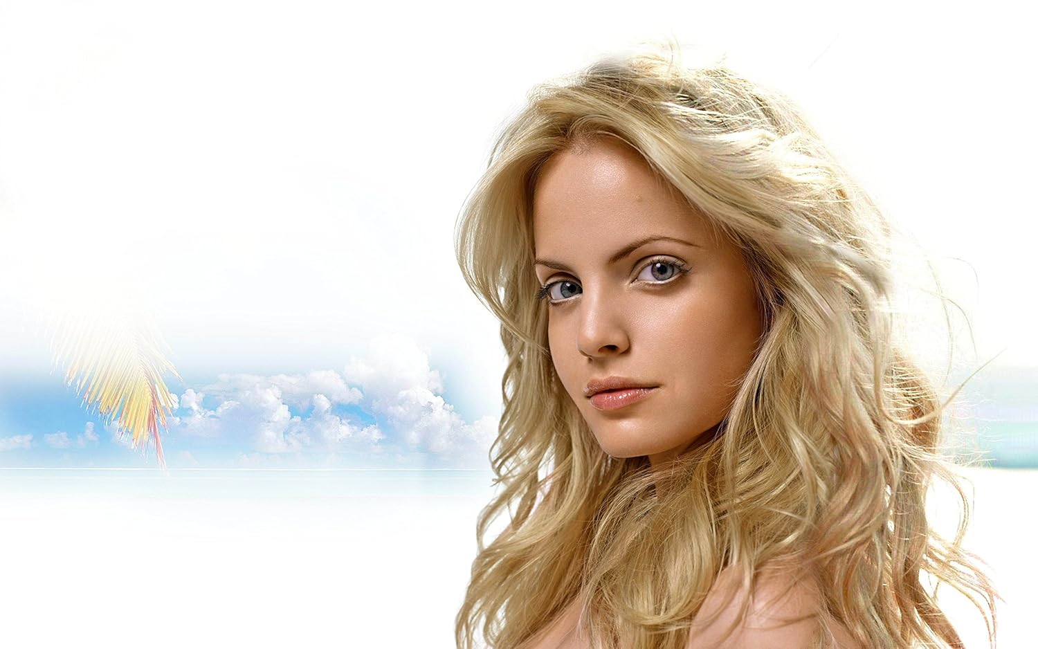Posterhouzz Mena Suvari Actresses United States Sunny Hair Face