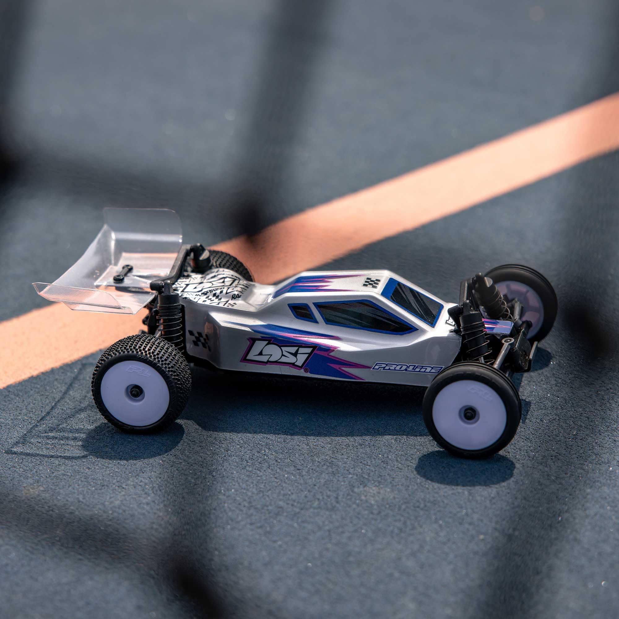 LOSI Micro-B 2WD Buggy, Heckantrieb, Öldruckfederbeine, Aluminium Chassis, inkl. Akku und Ladegerät 3