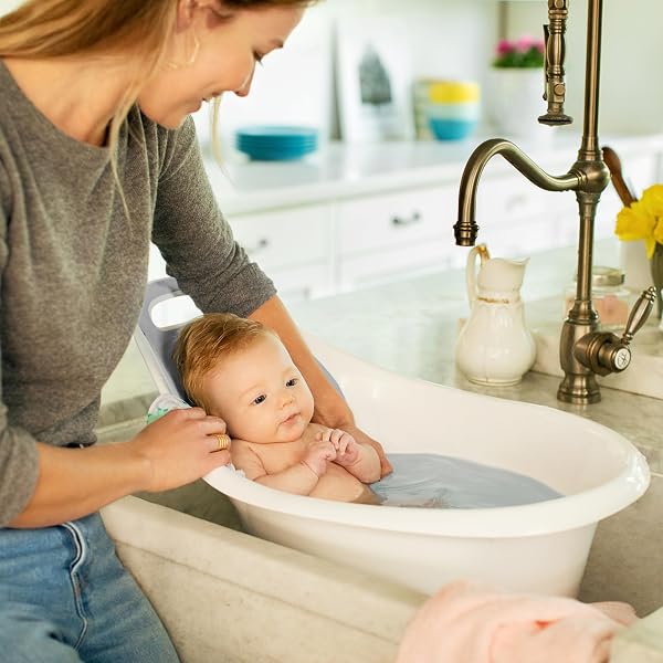 MUNCHKIN® SIT & SOAK™ BABY BATH TUB, 0-12 MONTHS, WHITE, 25 X 16.25 X 15 INCH