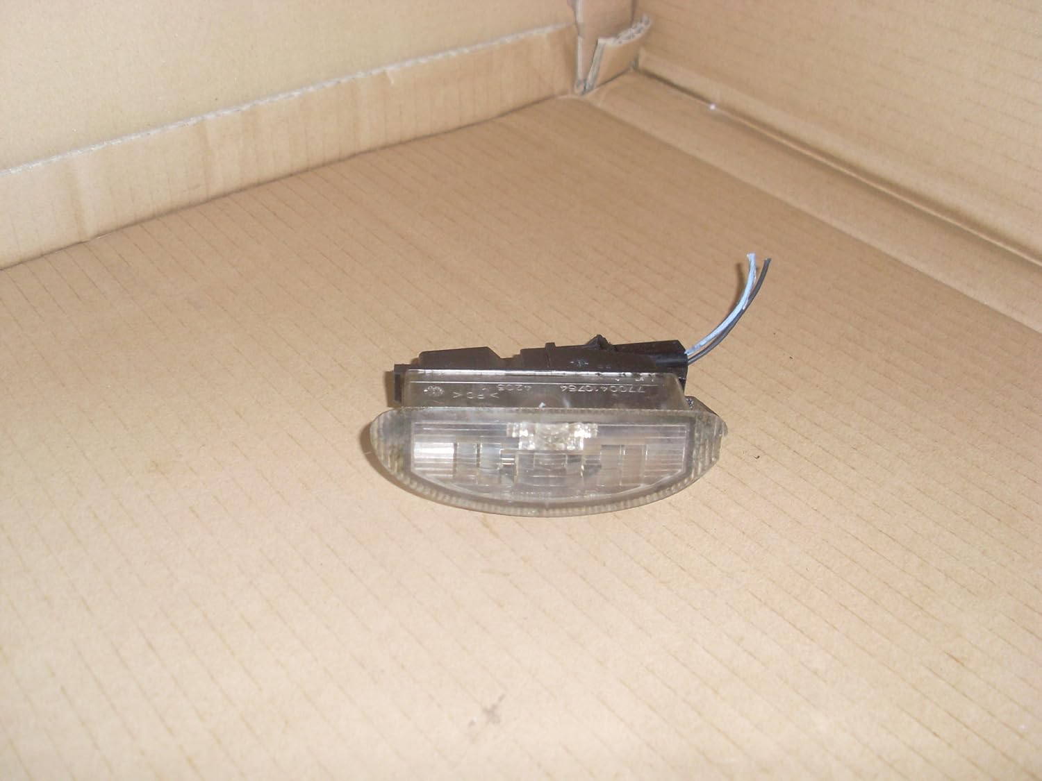 RENAULT CLIO MK2 1998 TO 2007 REAR NUMBER PLATE LIGHT LAMP WITH HARNESS