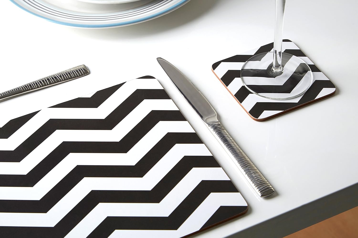Premier Housewares 1203624 Chevron Placemats - Set of 4, Black/White, H2 x W29 x D22cm, H3 x W29 x D22cm - Image 4