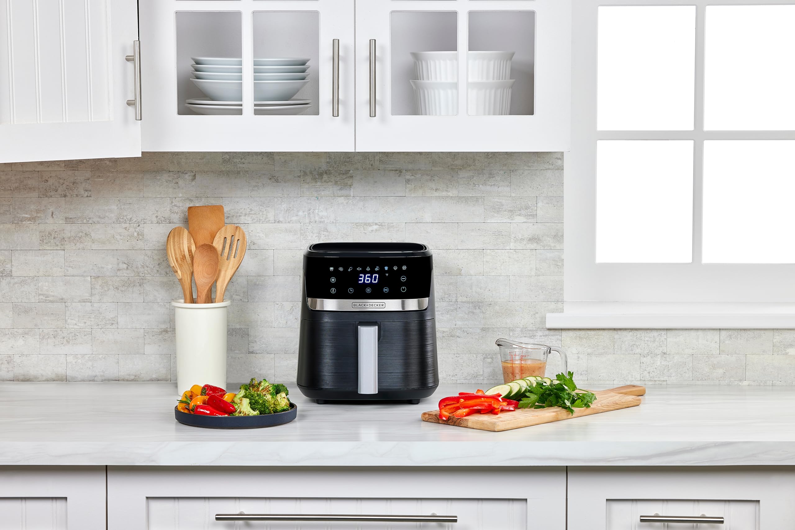 Freidora de aire BLACK+DECKER Purifry de 4 cuartos de galón, sabor crujiente y frito sin grasa, además de hornear, deshidratar y mantener los alimentos calientes, pantalla táctil digital y apagado automático