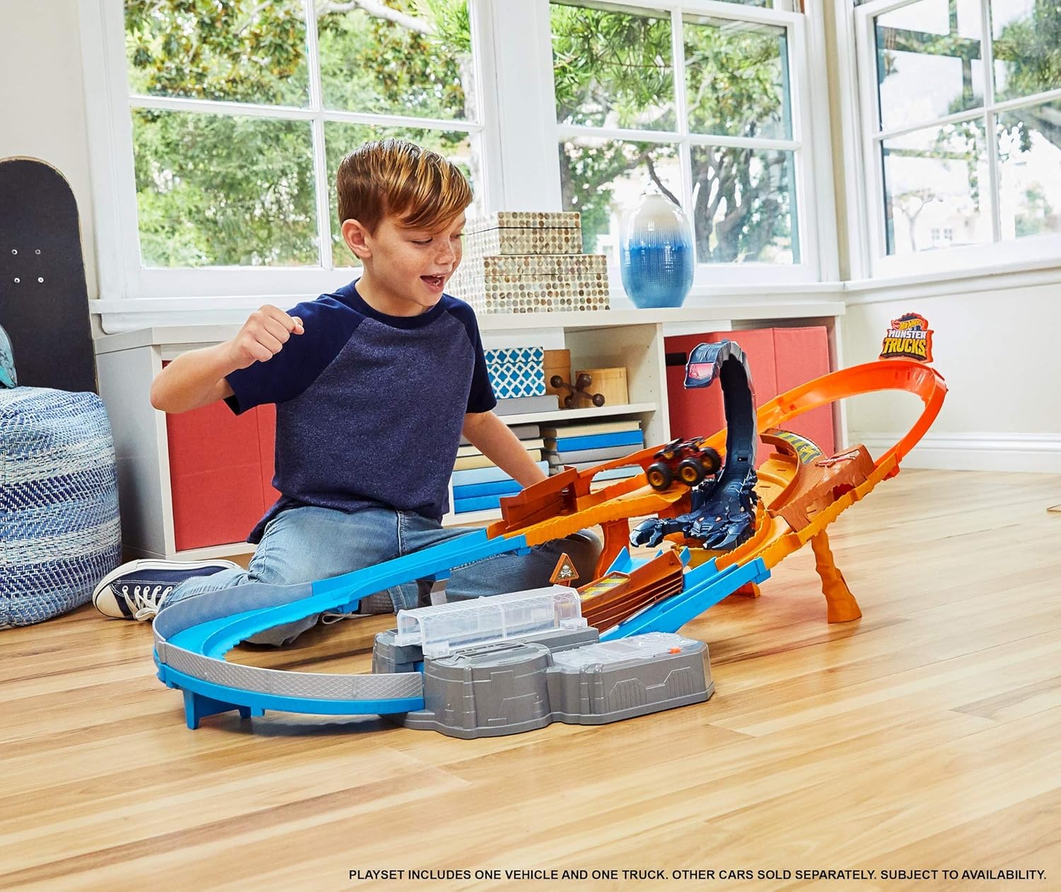 Hot Wheels Monster Trucks Scorpion Sting Raceway 3.5 feet Motorized Track Set with Giant Scorpion, 1:16 Scale Monster Truck Podium Crasher & 1 1:64 Scale Night Shifter Model: Toys & Games