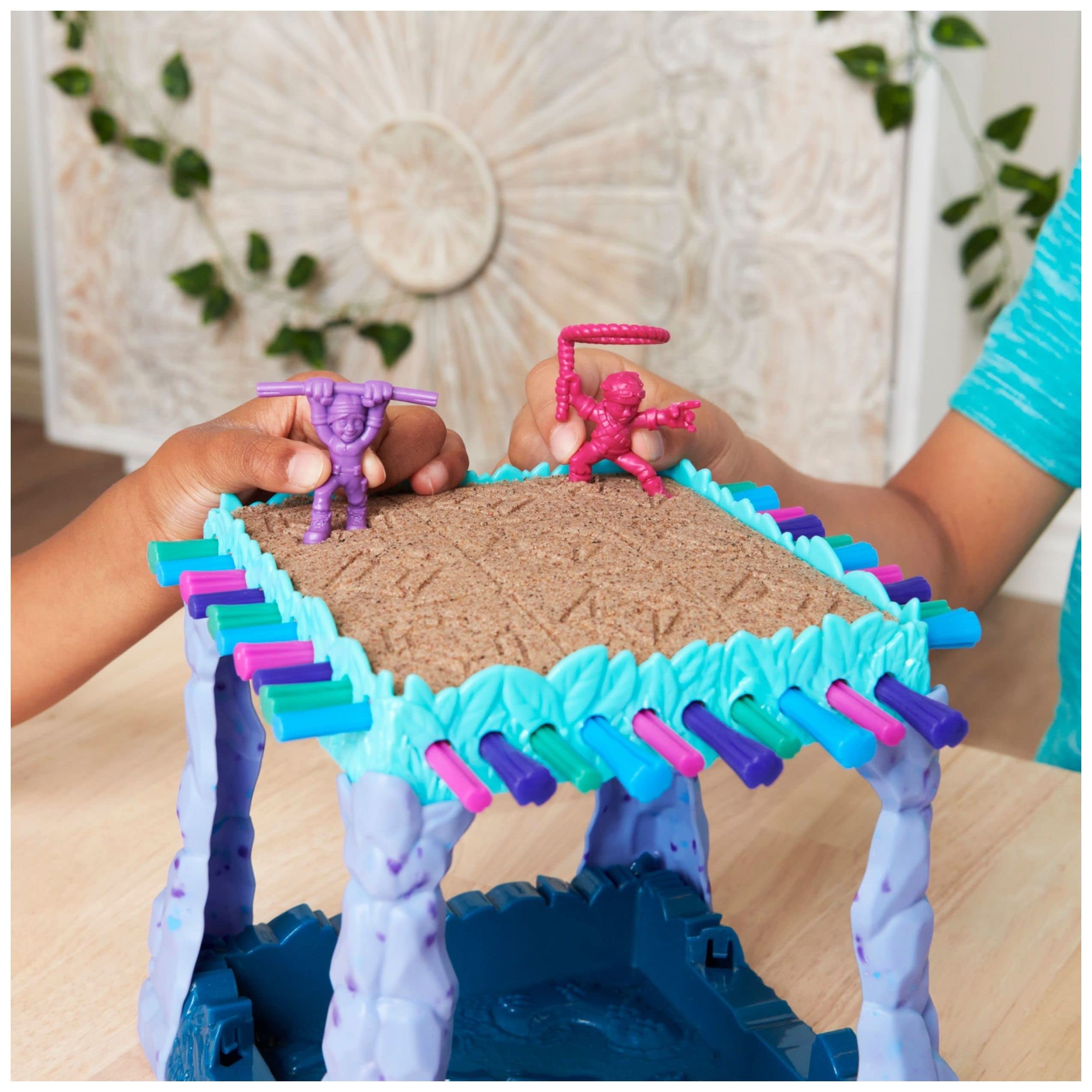 Spin Master Games Sink N’ Sand, Midnight Jungle Amazon Exclusive Kids Board Game with Kinetic Sand for Sensory Fun Gift Idea, for Preschoolers and Kids Ages 4 and up