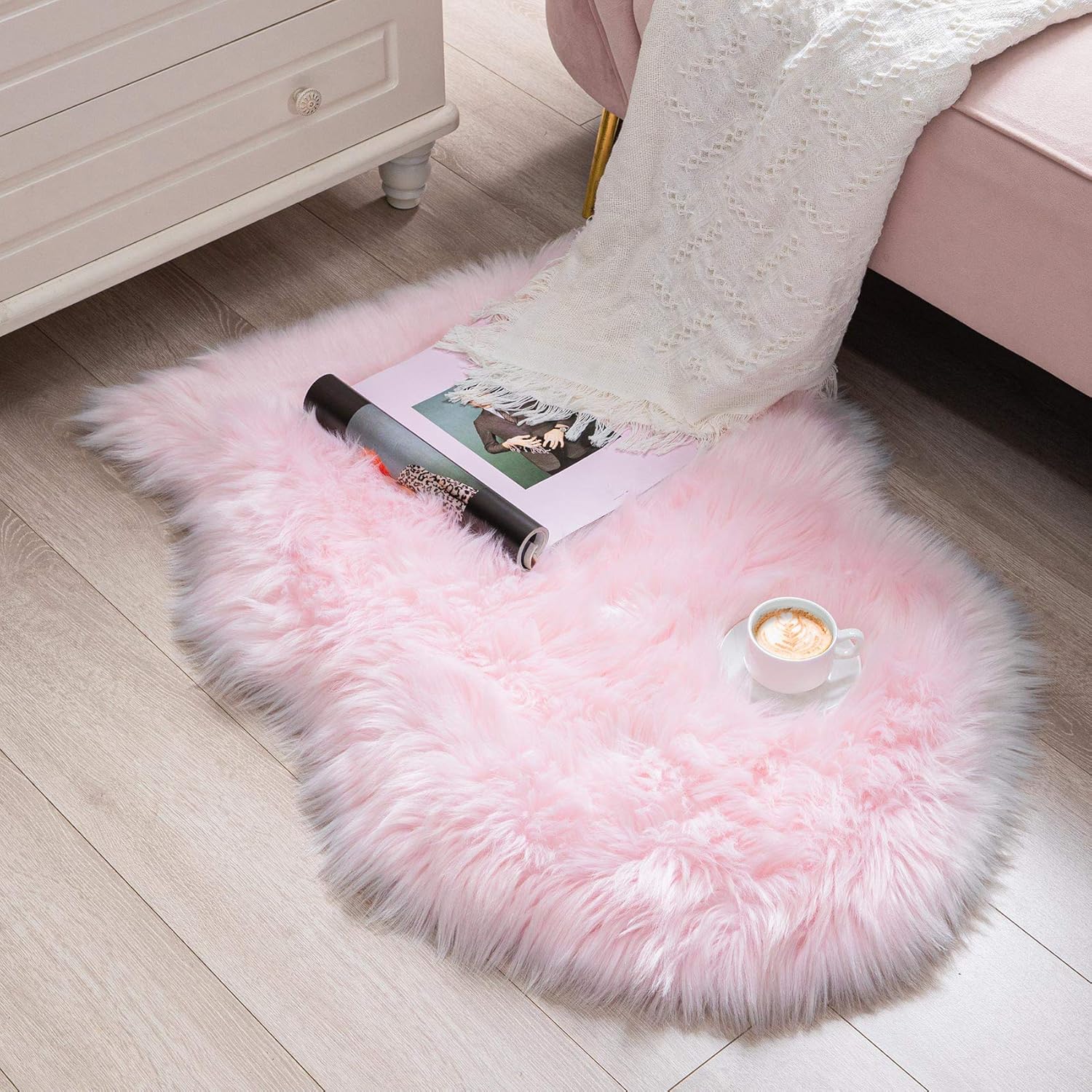 BAYKA Faux Sheepskin Fur Area Rug, Luxury Fluffy Area Rug