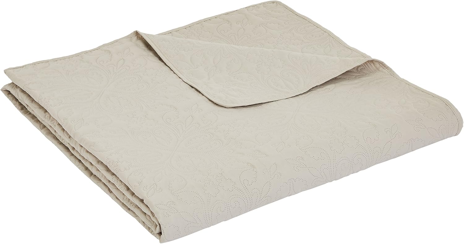 AmazonBasics Oversized Embossed Coverlet, Beige Floral, 170 x 210 cm Amazon.co.uk Kitchen & Home