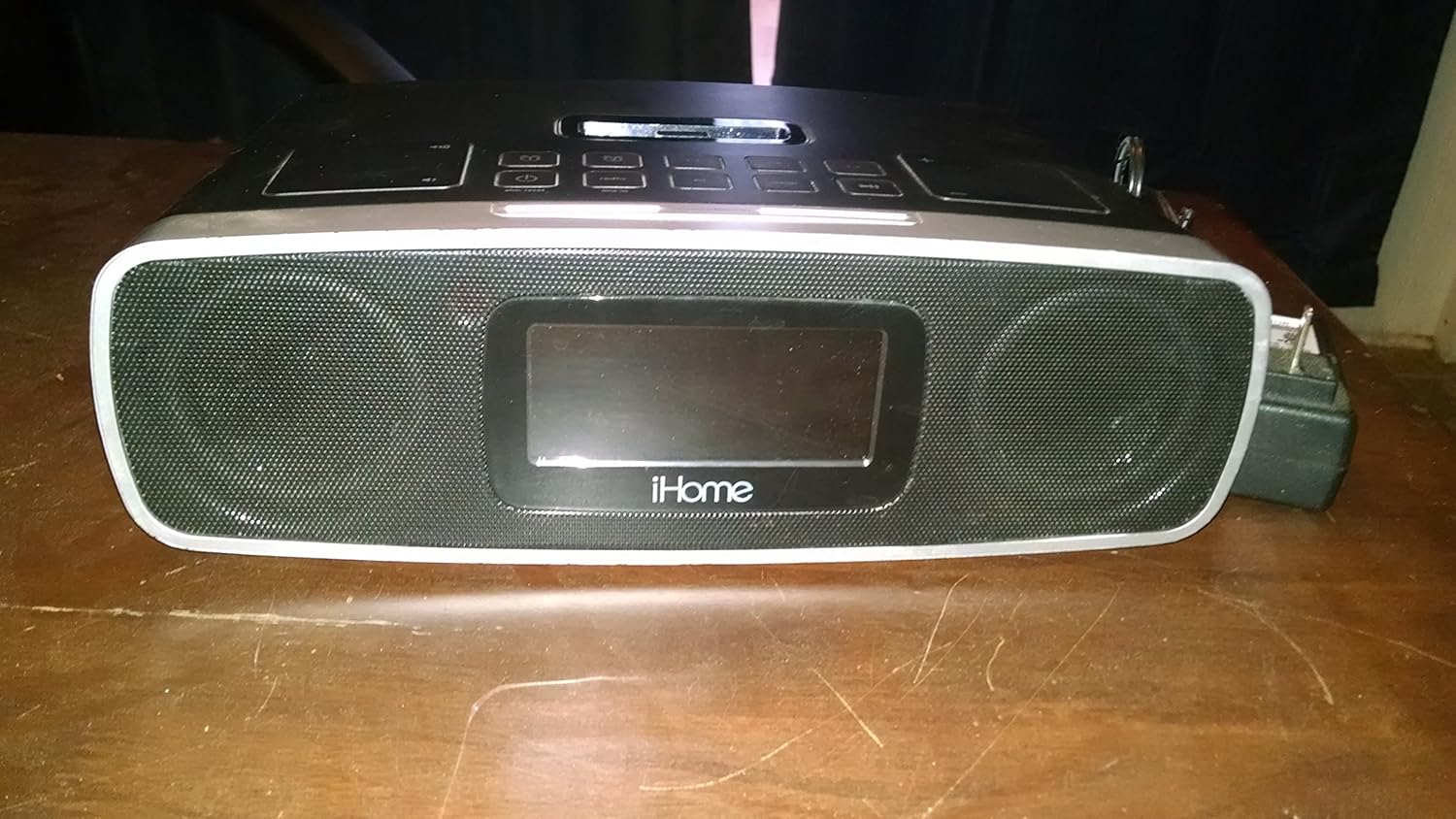 Amazon.com: iHome iP90 Dual Alarm Clock Radio AM/FM Presets & Dock for iPod  and iPhone (Not Compatible w/ iPhone 5) (Black): Home Audio & Theater