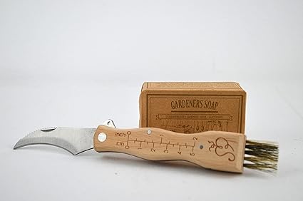 Geschenkset für Pilzsammler - faltbares Pilzmesser mit Bürste und einer exklusiven Gartenseife (enthält Bimsstein) - Pilzmess