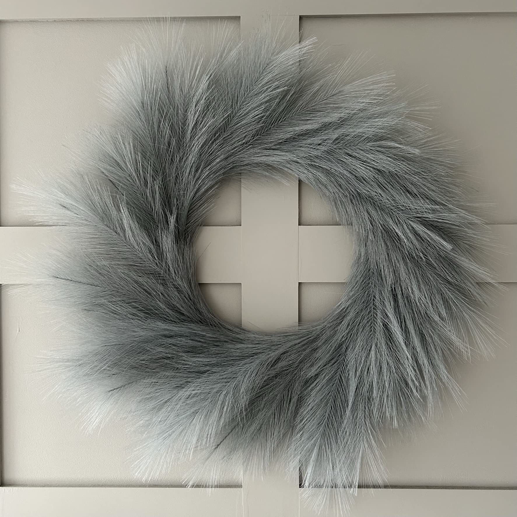 VOULUX Fluffy Artificial Large Faux Pampas Grass Wreath 27" Light Grey Modern Feather Boho Wreath Indoor Wreaths Farmhouse Wreath Wall Decor Baby Sea Grass Spring Wheat Wreath White Wreaths Front Door