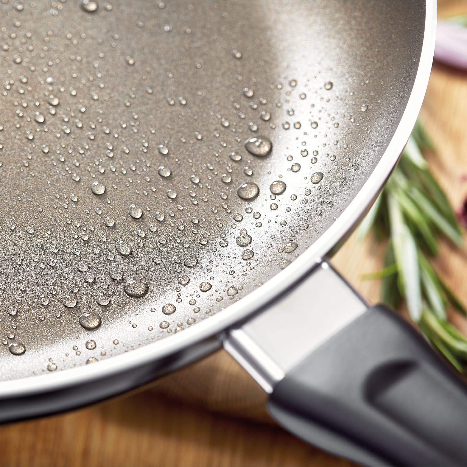 Judge Radiant JOM30B Teflon Nonstick Crepe Pan Skillet 26cm Induction Ready, Oven Safe, 25 Year