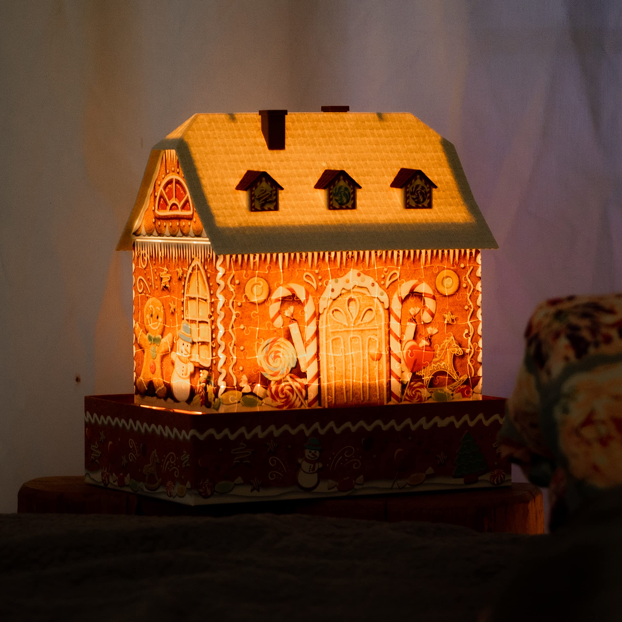 Ravensburger 3D Puzzle 11237 - Lebkuchenhaus Night Edition - LED beleuchtetes Knusperhäuschen als Weihnachtsdeko für Erwachsene und Kinder ab 8 Jahren 5