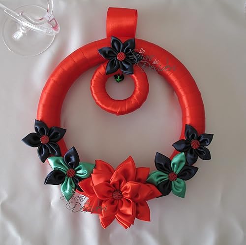Immagini Fiori Natale.Ghirlanda Fuori Porta Di Natale Con Fiori E Campanella Amazon It Handmade