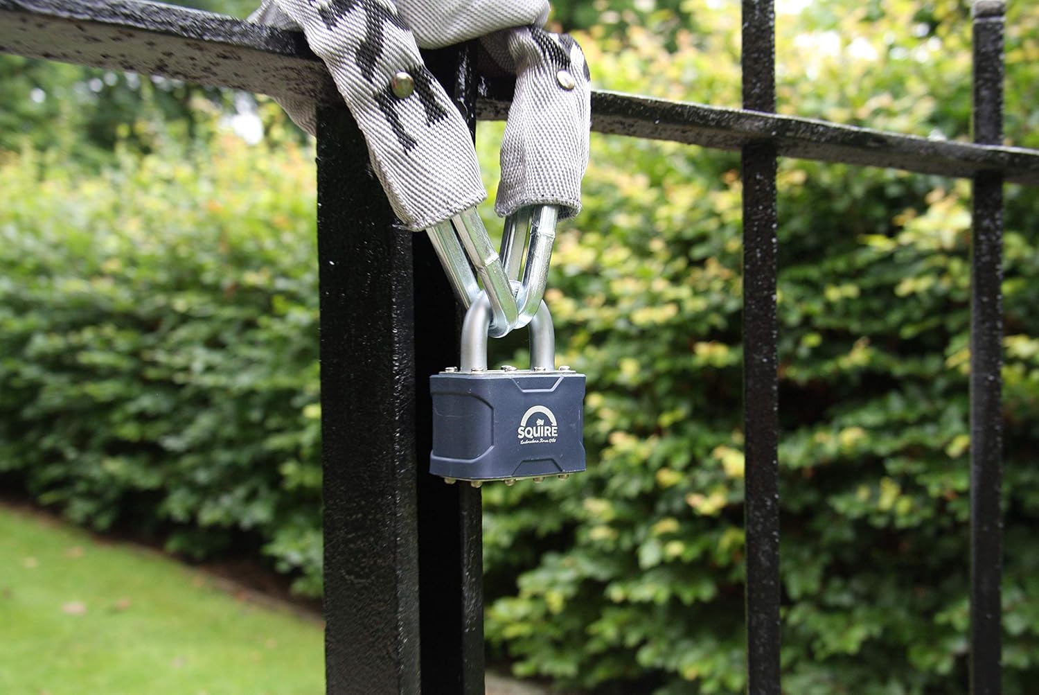 Squire 3536 Henry Steel Padlock and Chain Set,Black - Image 3