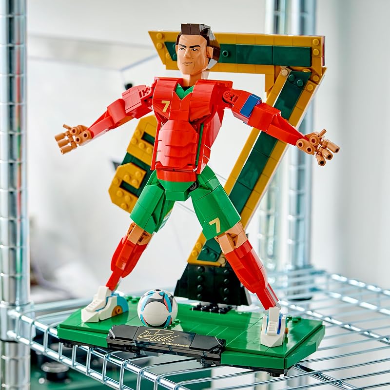 Editions Cristiano Ronaldo – Leggenda del Calcio Giocattolo - Kit Modellismo Action Figure 3D da Esposizione - Decorazione Cameretta -Regalo per Bambini e Bambine da 12 Anni e Fan Adulti - 43016 — foto 5 di 8