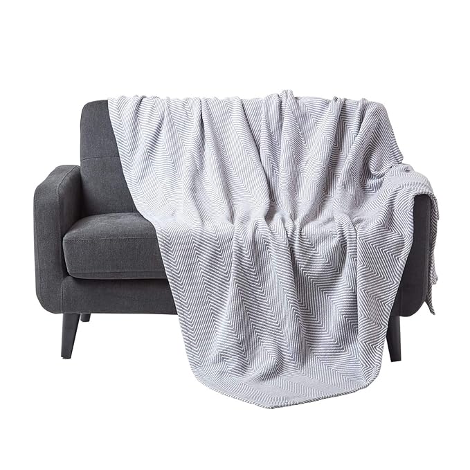 HOMESCAPES Grey Cotton Throw Geometric Pattern Chevron Style Blanket