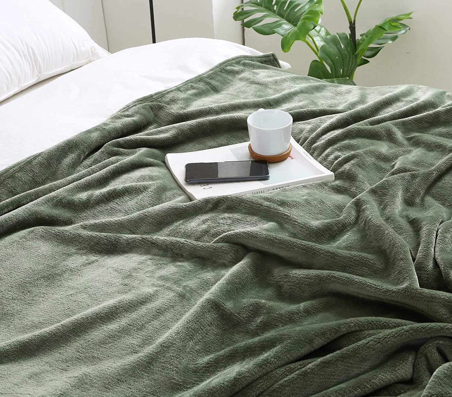 BEAUTEX Fleece Throw Blanket for Couch Sofa or Bed Throw Size, Soft Fuzzy Plush Blanket, Luxury Flannel Lap Blanket, Super Cozy and Comfy for All Seasons (Olive Green, 50" x 60"): Kitchen & Dining