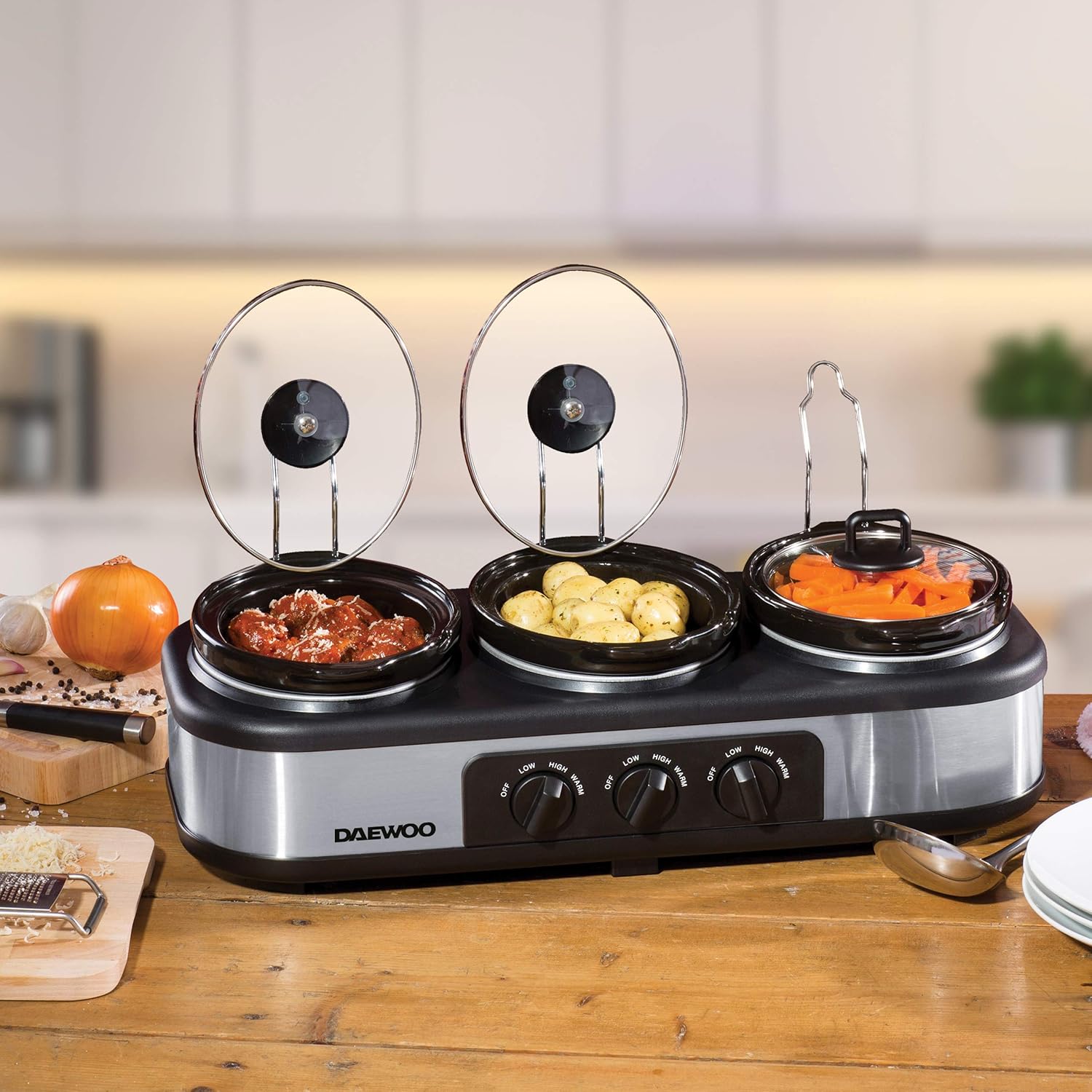 Daewoo Triple Slow Cooker 3 x 1.5L, Multi-Pot Electric Buffet Server with Individual Heat Settings (Low, High & Keep Warm) - Image 3