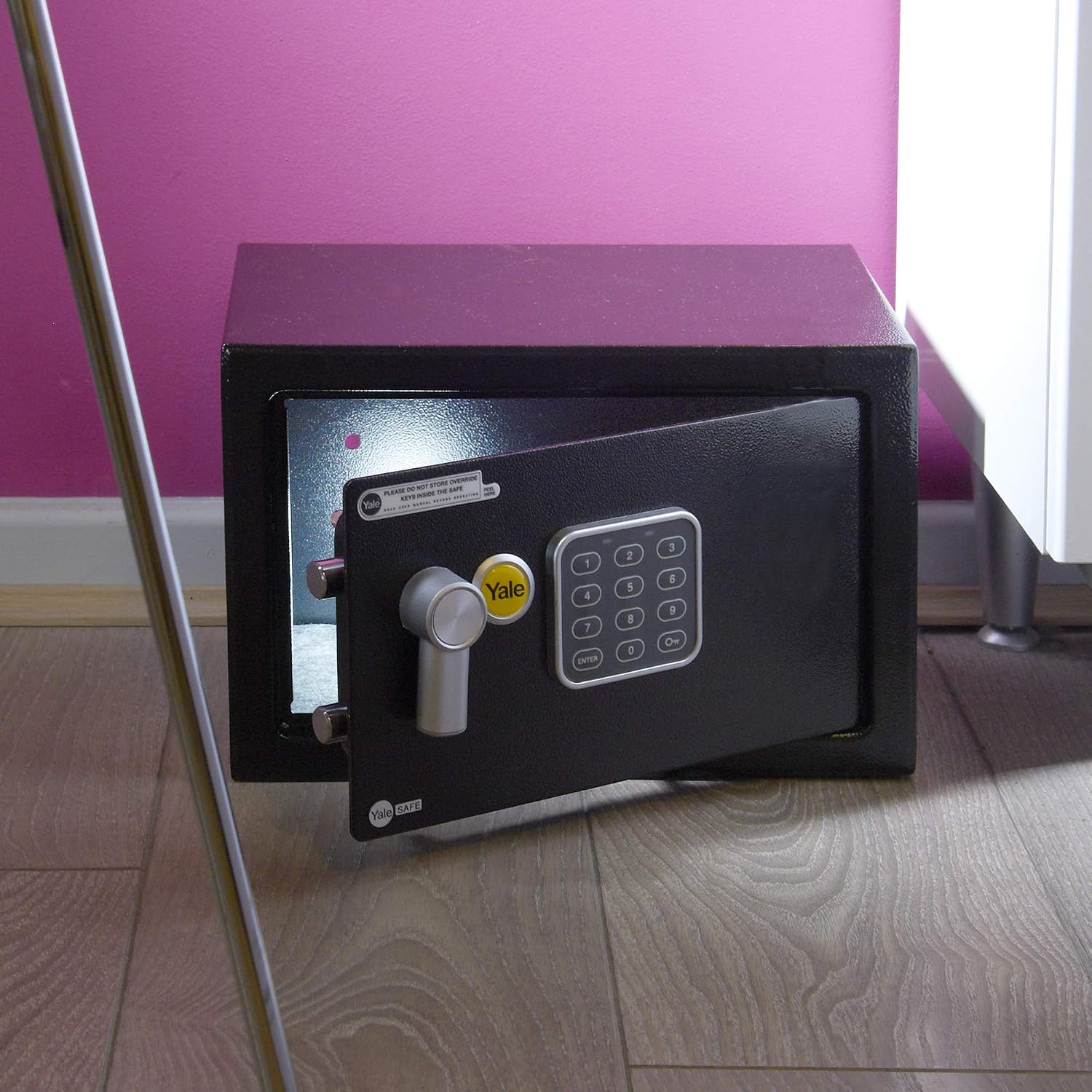Yale Small Alarmed Value Safe, 130dB Built In Alarm, Steel Construction, Steel Locking Bolts, Emergency Overide Key - Image 5