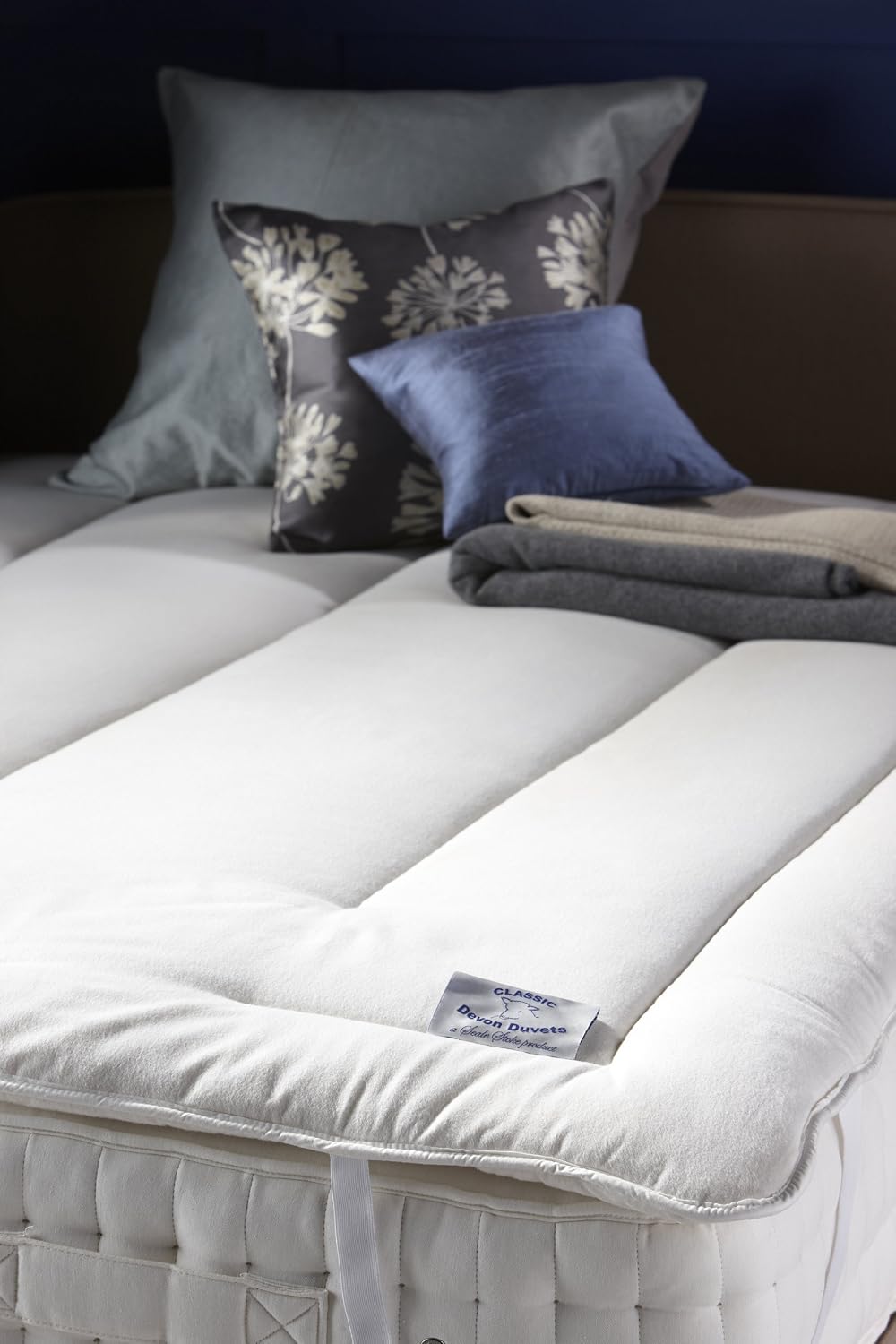 Devon Duvets UK - British Handcrafted Natural Woollen (Wool) Mattress Topper - Double (135 x 190cm) - Image 4