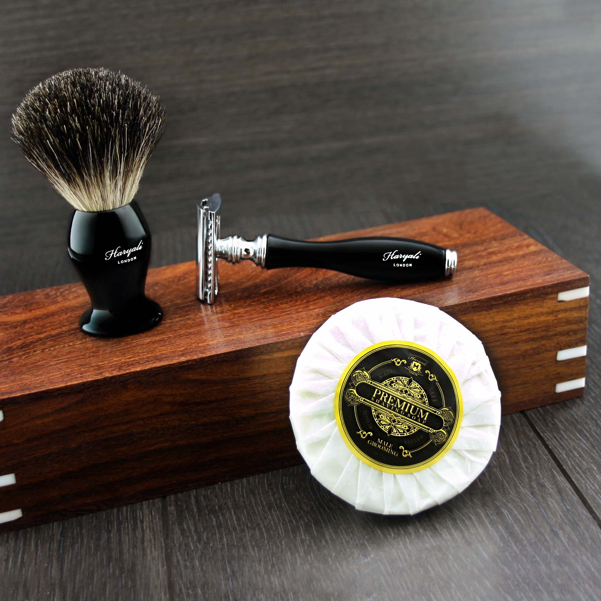 Haryali London 4 Pieces Men's Shaving Set With Black Badger Hair Brush, Double Edge Safety Razor(No Blades Included), Shaving Soap and Wooden Box To keep Your Shaving Accessories Safe.Perfect Gift For Your Special One's.