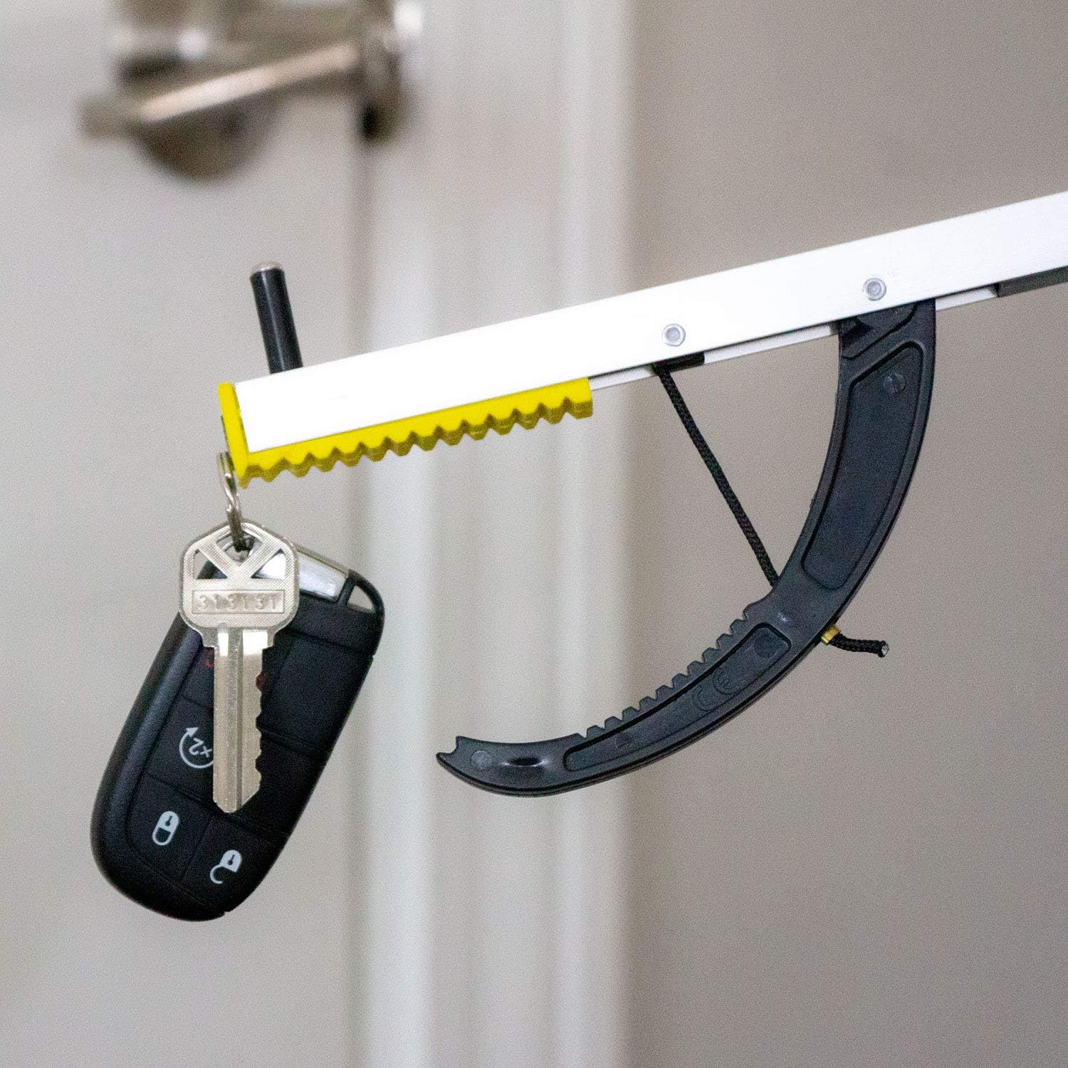 Duro-Med Reacher Grabber, Ergonomic Lightweight Reacher Grabber Tool, Magnetitic Pick Up Tool, 32 Inches, Black and Yellow: Health & Personal Care