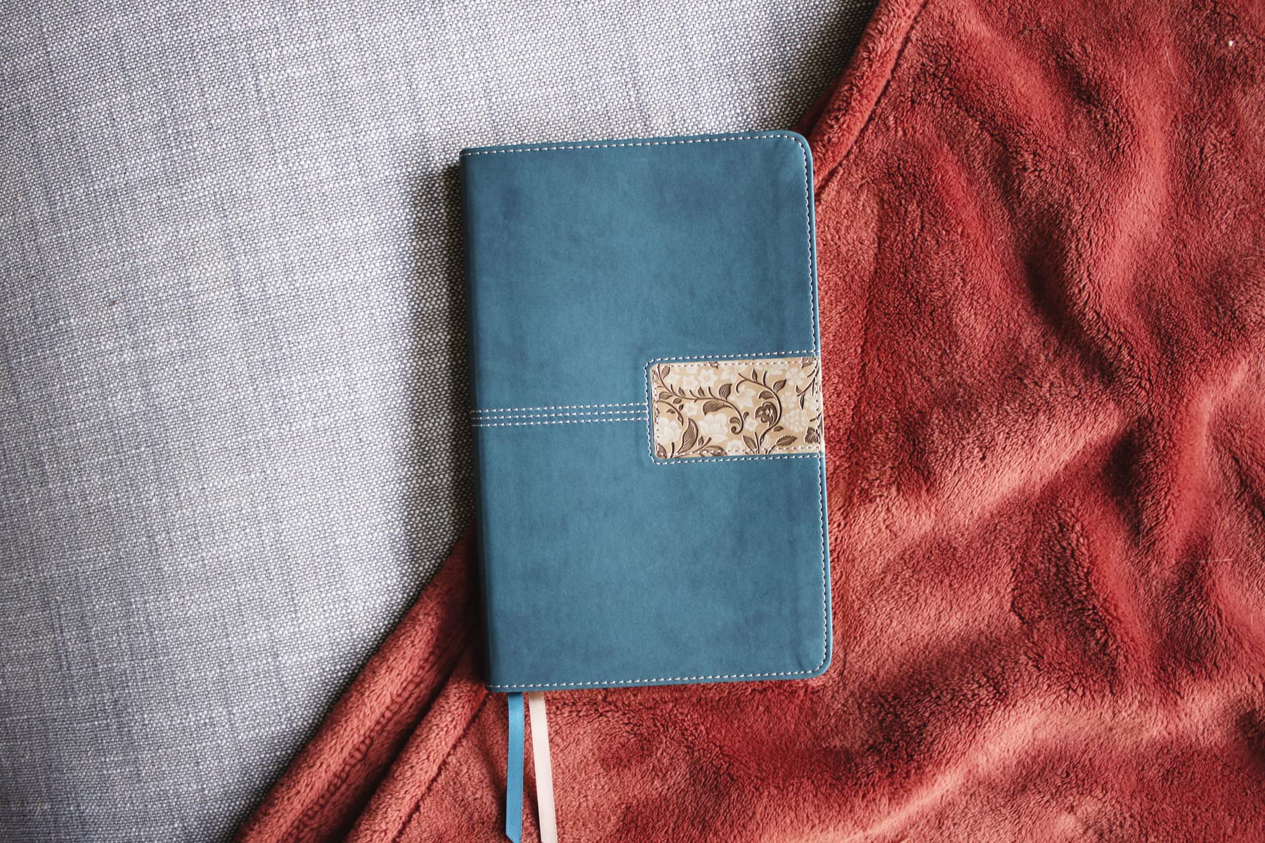 NIV, Thinline Bible, Leathersoft, Teal, Red Letter, Comfort Print