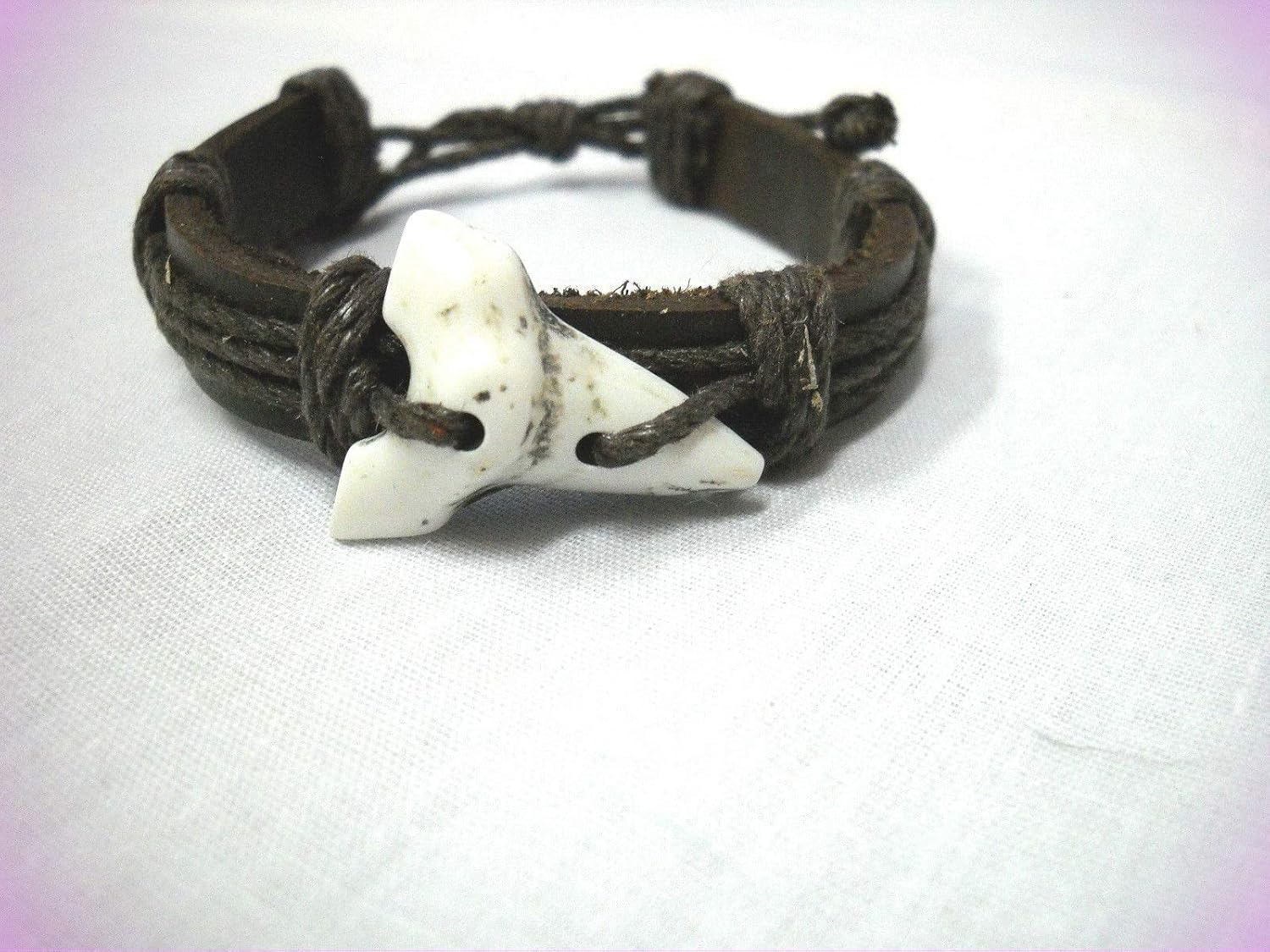 Thick Brown Leather With White Resin Shark Tooth Adj Cord Crystal Fashion Jewelry Bangle Bracelet For Women Jaws Surf