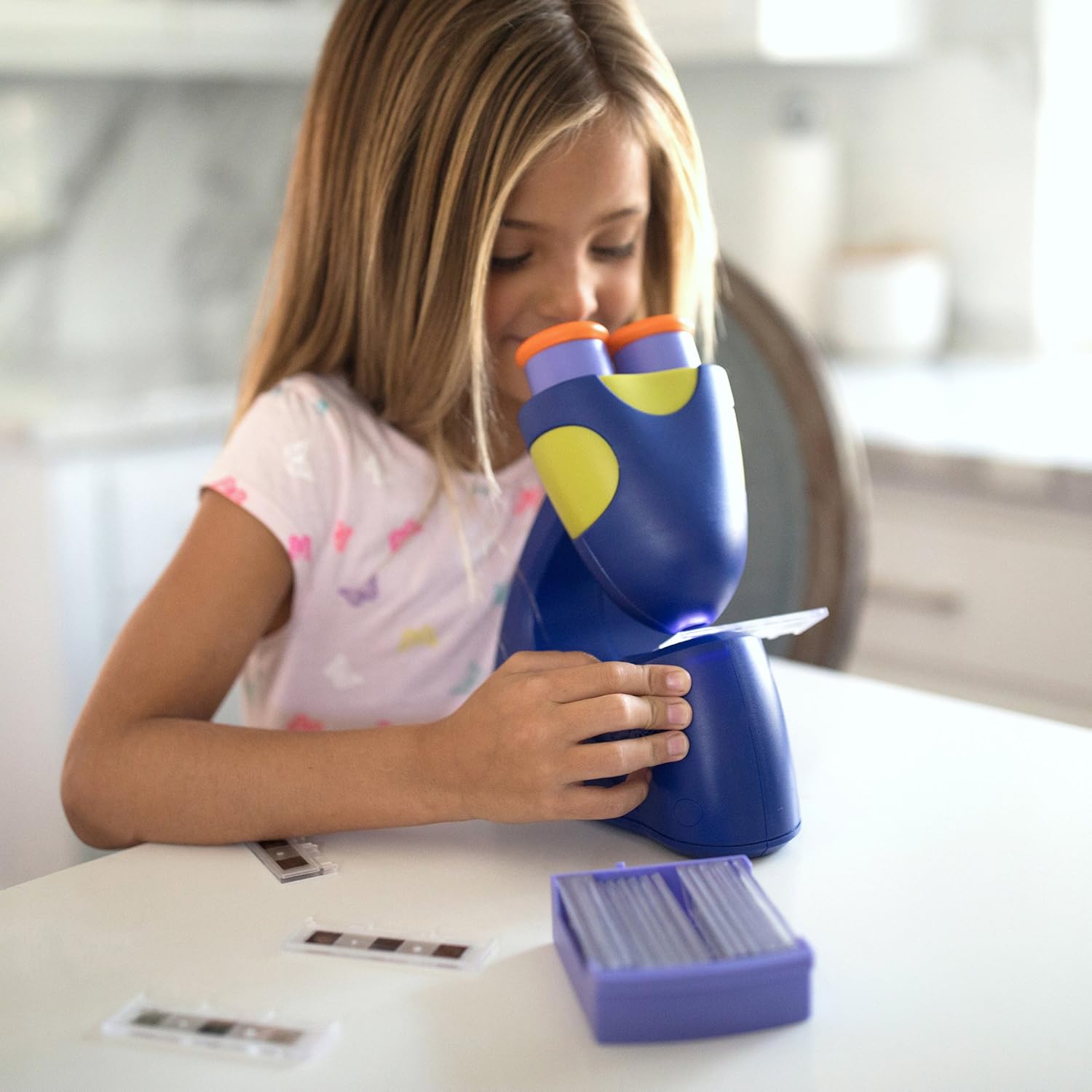 Educational Insights GeoSafari Jr. Talking Microscope, Featuring Bindi Irwin, Microscope for Kids, STEM & Science Toy, Interactive Learning, Ages 4+: Toys & Games