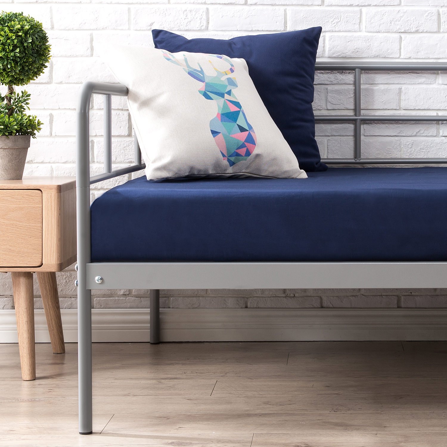 Zinus 39 Inch Leo Twin Daybed Frame, Premium Steel Slat Support