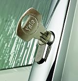 Yale Euro Double Cylinder 30 10 30 Nickel Finish 3 Keys Supplied view 4