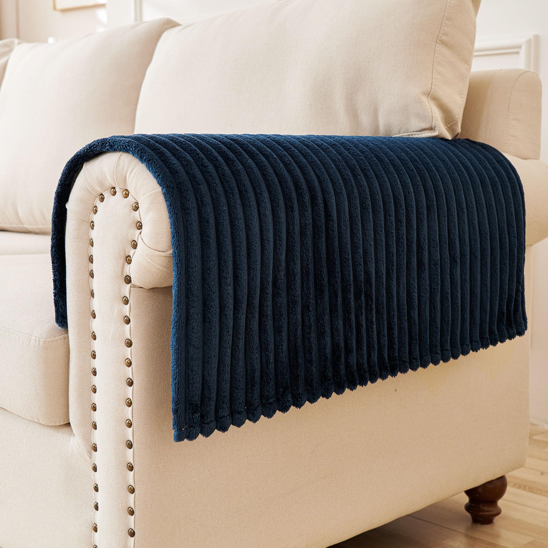 Condition photo showing New/Like New for haomaijia waterproof couch cover for dogs washable,faux fur pet couch covers for sofa,soft dog bed c