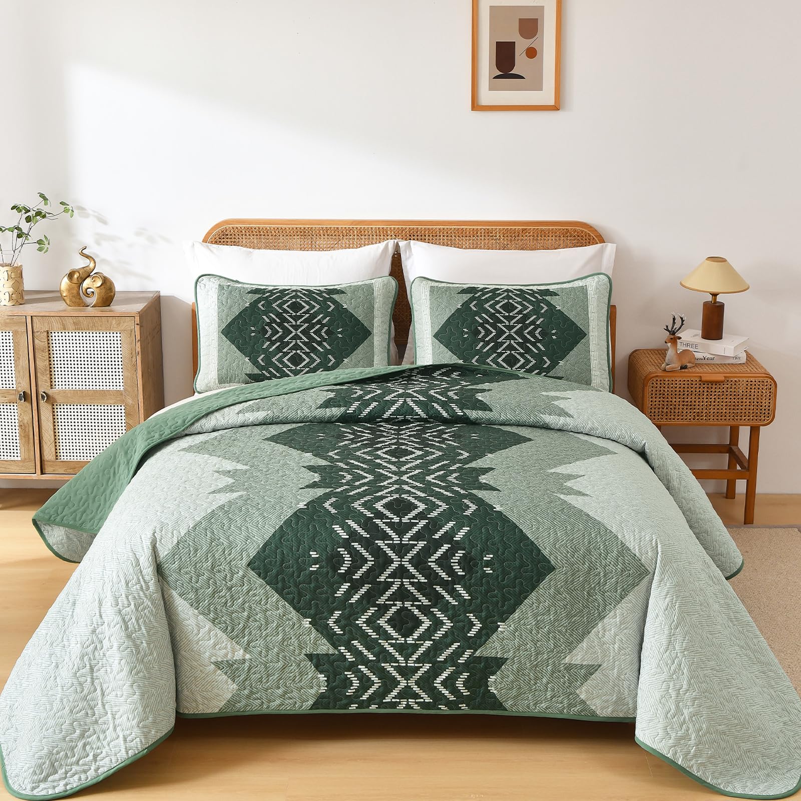 Dintszyayue Green Boho Quilt Set King Size,3 Piece Aztec Texture Bedspread Coverlet Set Soft Lightweight Bedding Set Geometric Bohemian Bedspread with 2 Pillowcases(Green,90"x103") Image