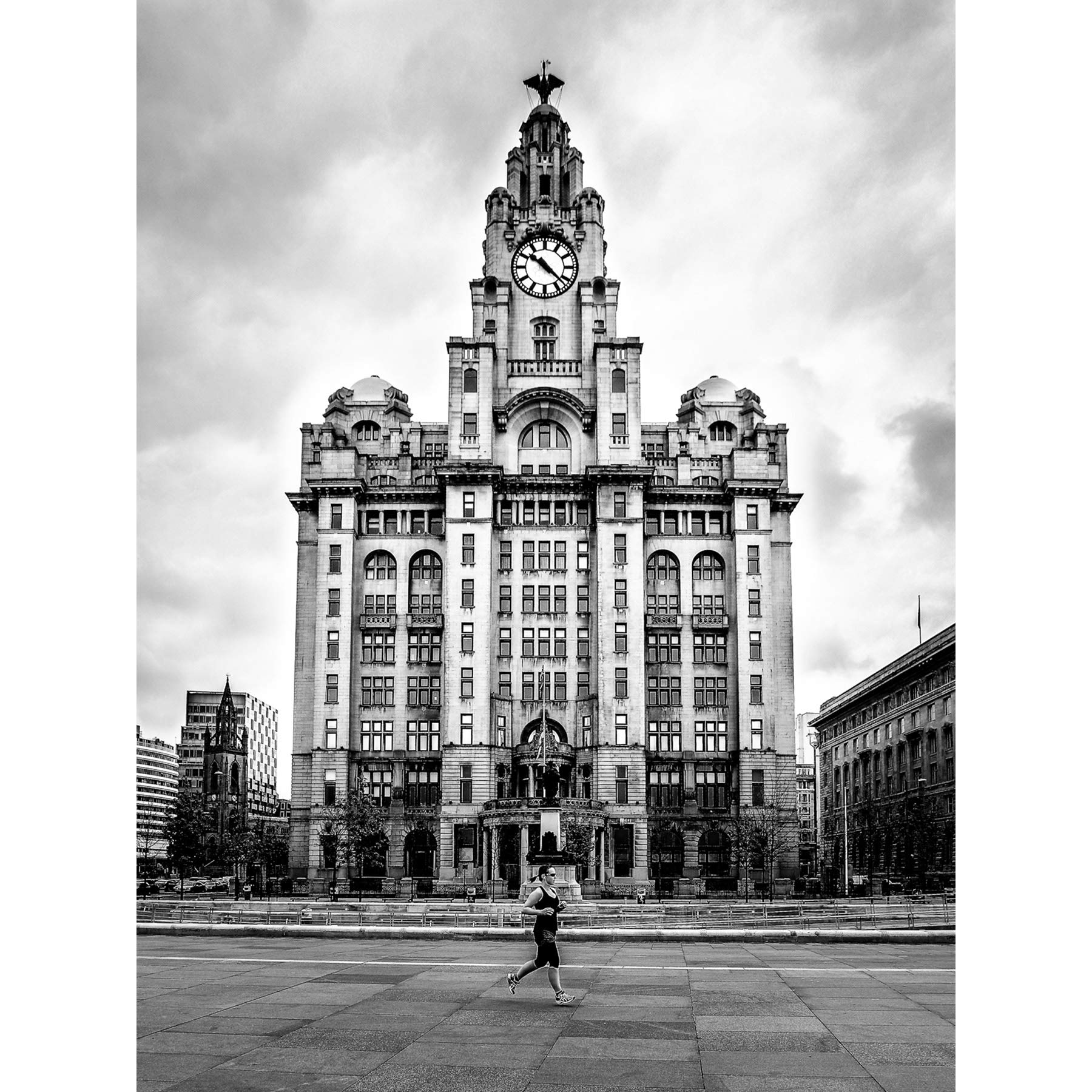 Artery8 Taddeo Royal Liver Building Liverpool Photo Large Wall Art Poster Print Thick Paper 18X24 Inch