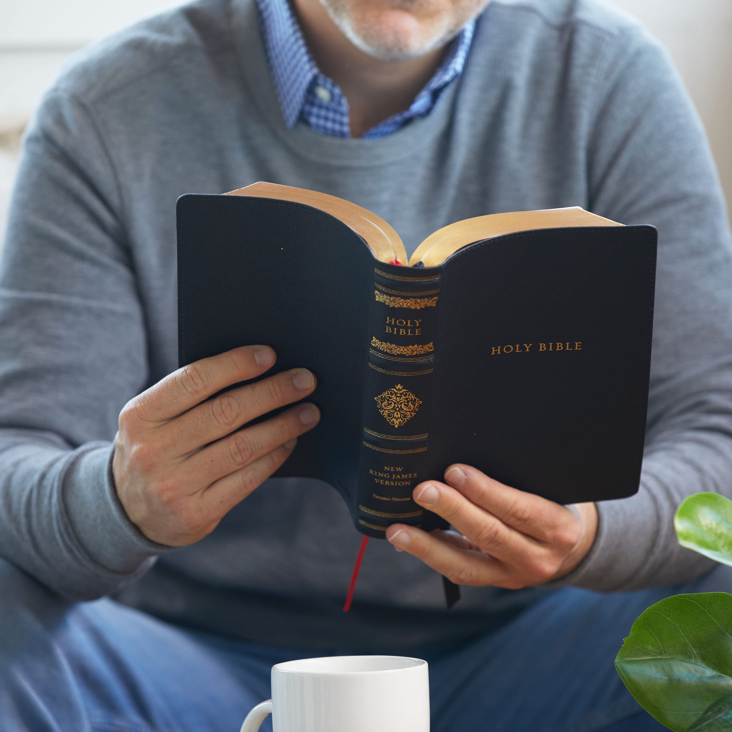 NKJV, Personal Size Reference Bible, Sovereign Collection, Genuine Leather, Black, Red Letter, Comfort Print: Holy Bible, New King James Version NKJV, Personal Size Reference Bible, Sovereign Collection, Genuine Leather, Black, Red Letter, Comfort Print: Holy Bible, New King James Version Leather Bound